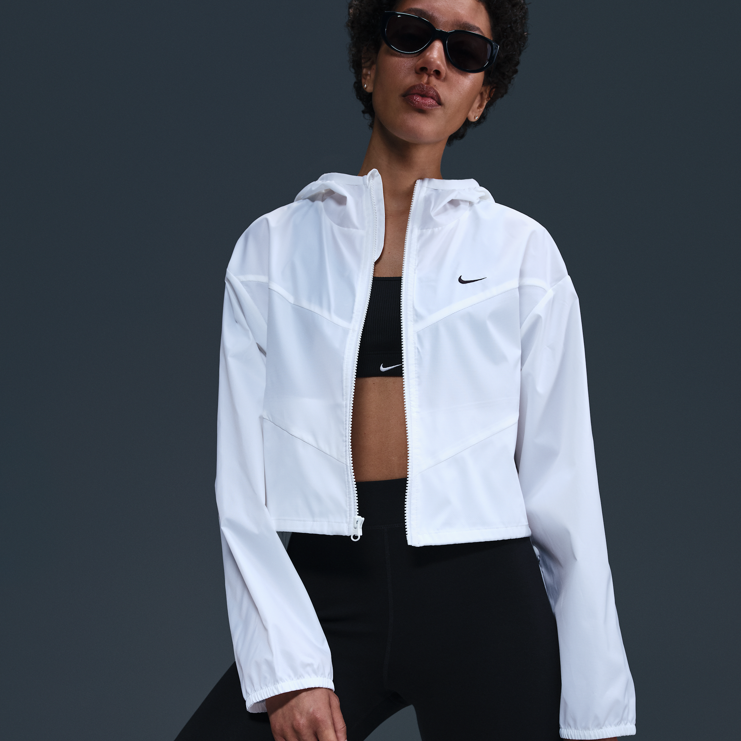 Nike Sportswear Windrunner ruimvallend geweven damesjack met capuchon - Wit