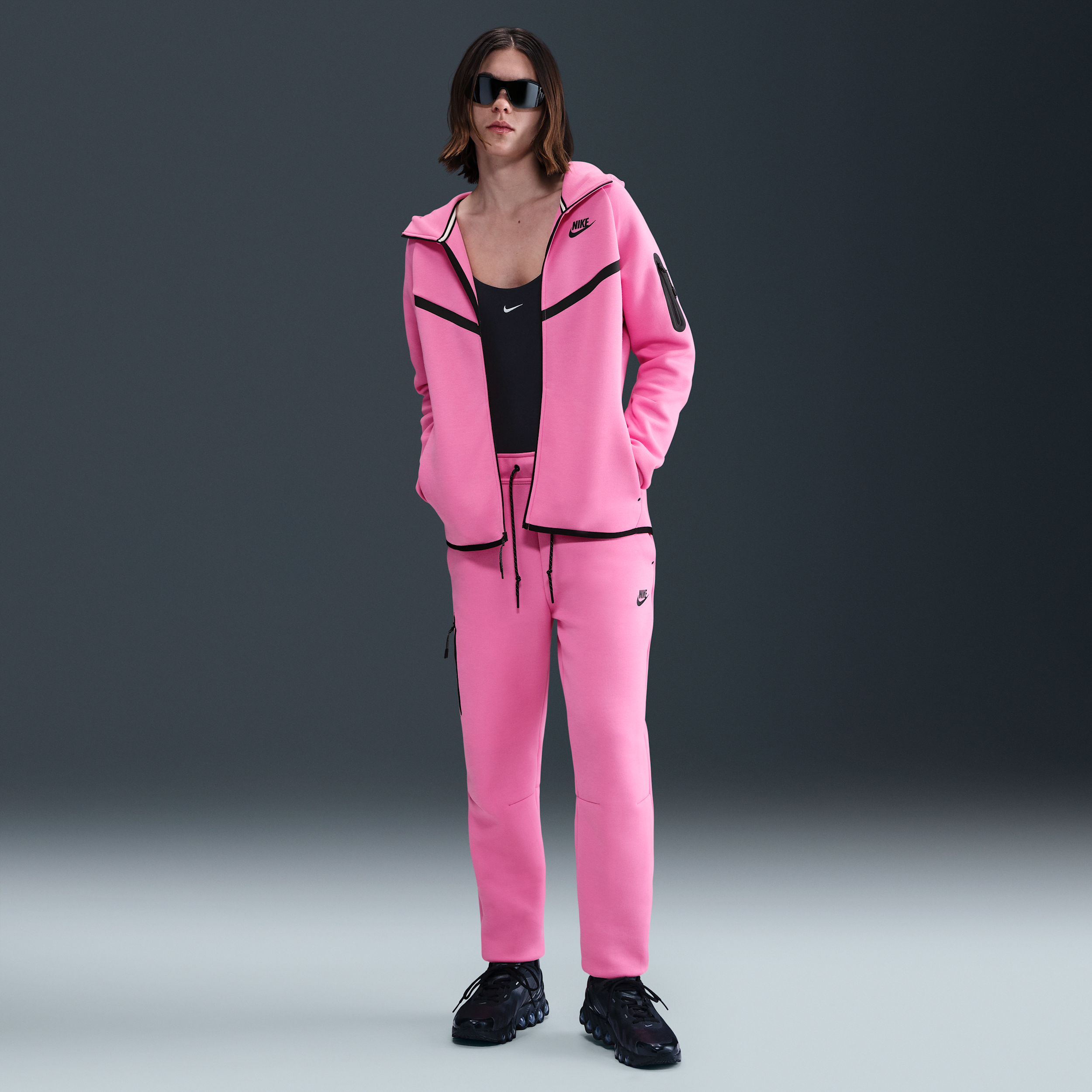 Nike Sportswear Tech Fleece joggingbroek met halfhoge taille voor dames - Roze