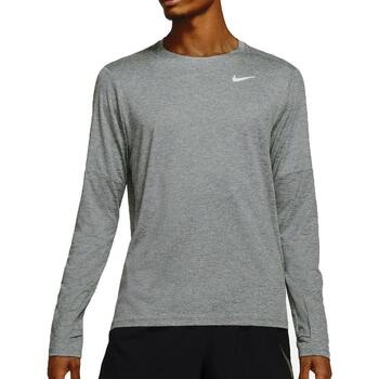 Nike T-shirt  -