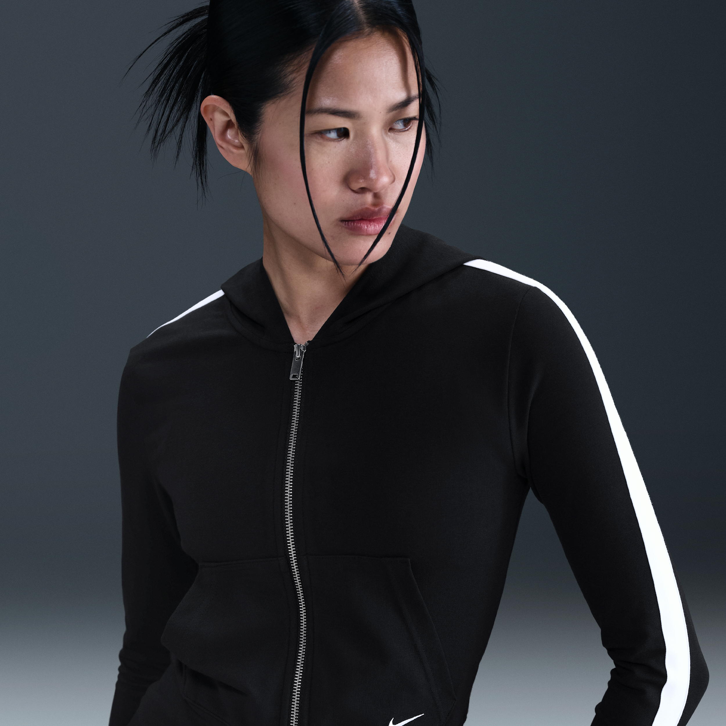Nike Sportswear damestop met rits over de hele lengte, capuchon en lange mouwen - Zwart