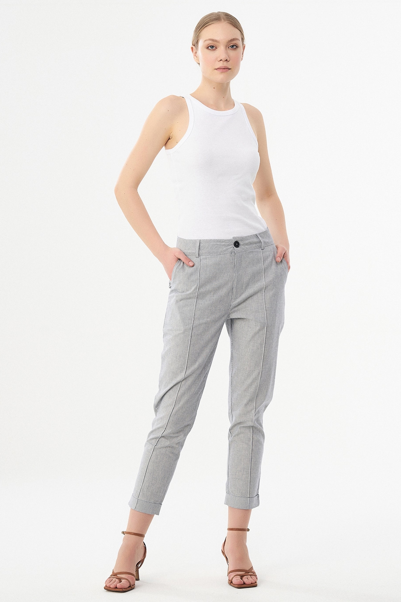 ORGANICATION Damen vegan Tapered Hose Hellgrau