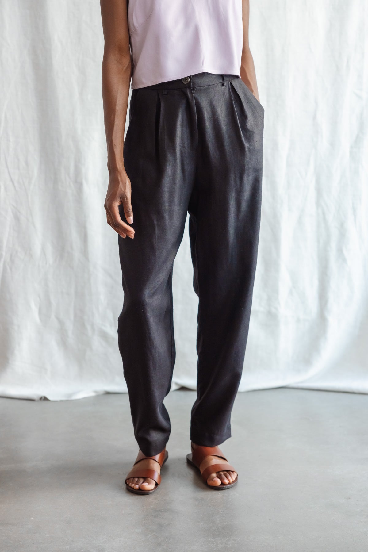 Jyoti Fair Works Damen vegan Hose Plissiert Vishraam Schwarz
