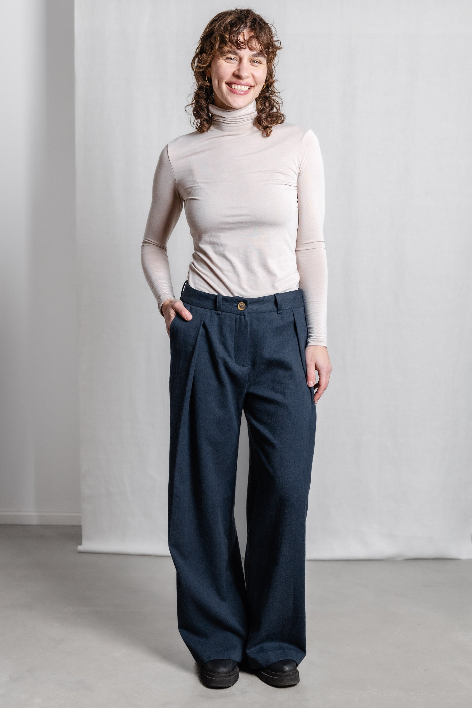 Jyoti Fair Works Damen vegan Hose Meghana Dunkelblau Grau
