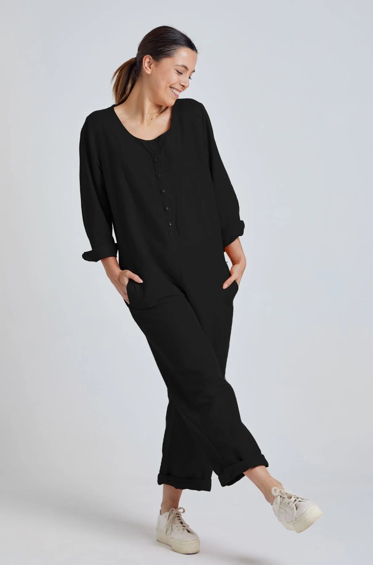 Flax and Loom Damen vegan Jumpsuit Clara Schwarz