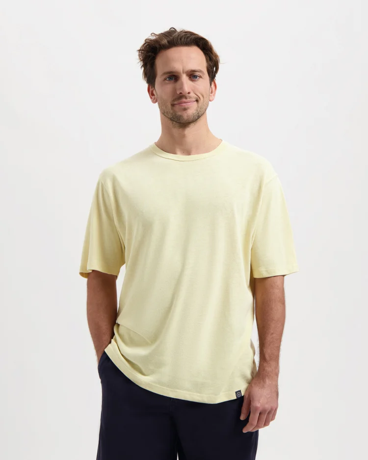 Kuyichi Herren vegan Leinen Tee Liam Verblasst Gelb
