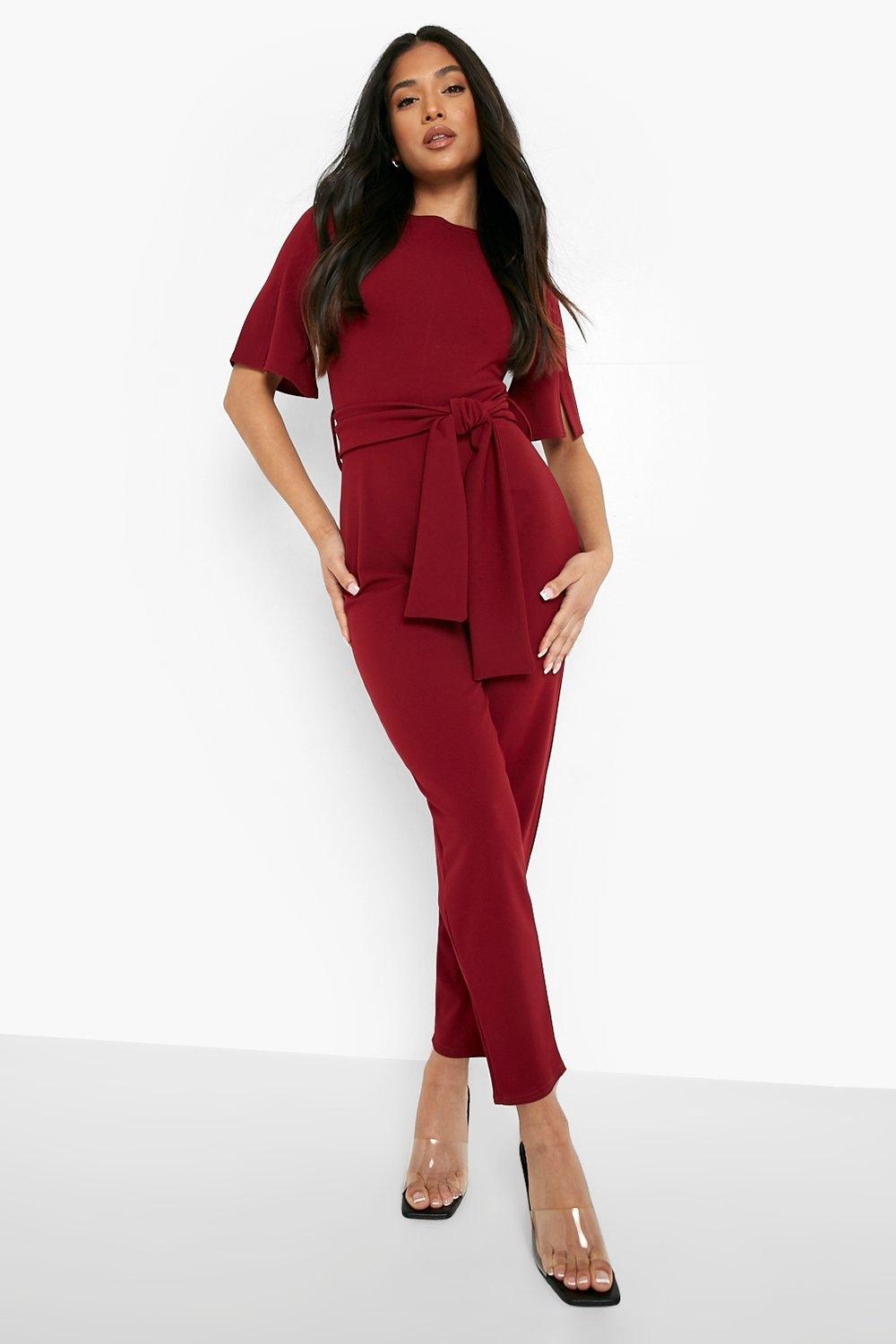 Boohoo Petite Getailleerde Jumpsuit Met Capemouwen En Ceintuur, Wine