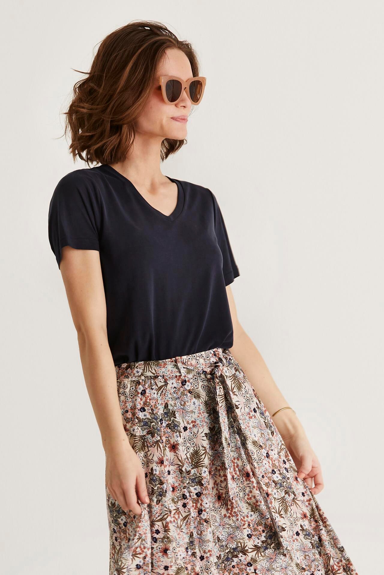 IN FRONT NINA V-NECK T-SHIRT 14919 591 (Navy 591)