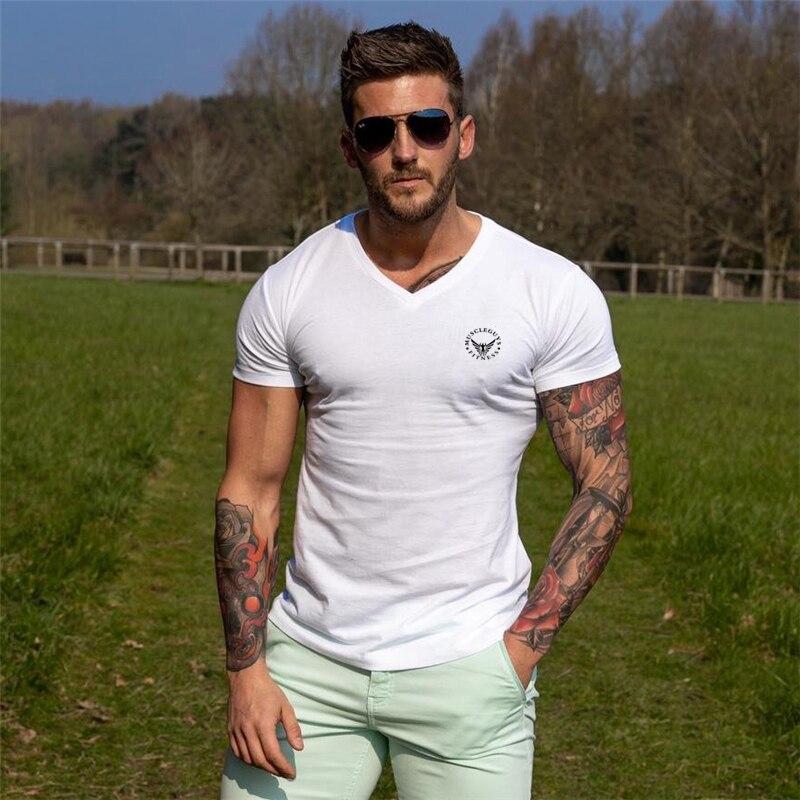 Muscleguys Nieuwe Merk V-hals Mannen T-shirt Katoen Comfortabele Korte mouwen T-shirt Ademend Effen Kleur T-shirt Mode Slim Fit T-shirt XXL wit