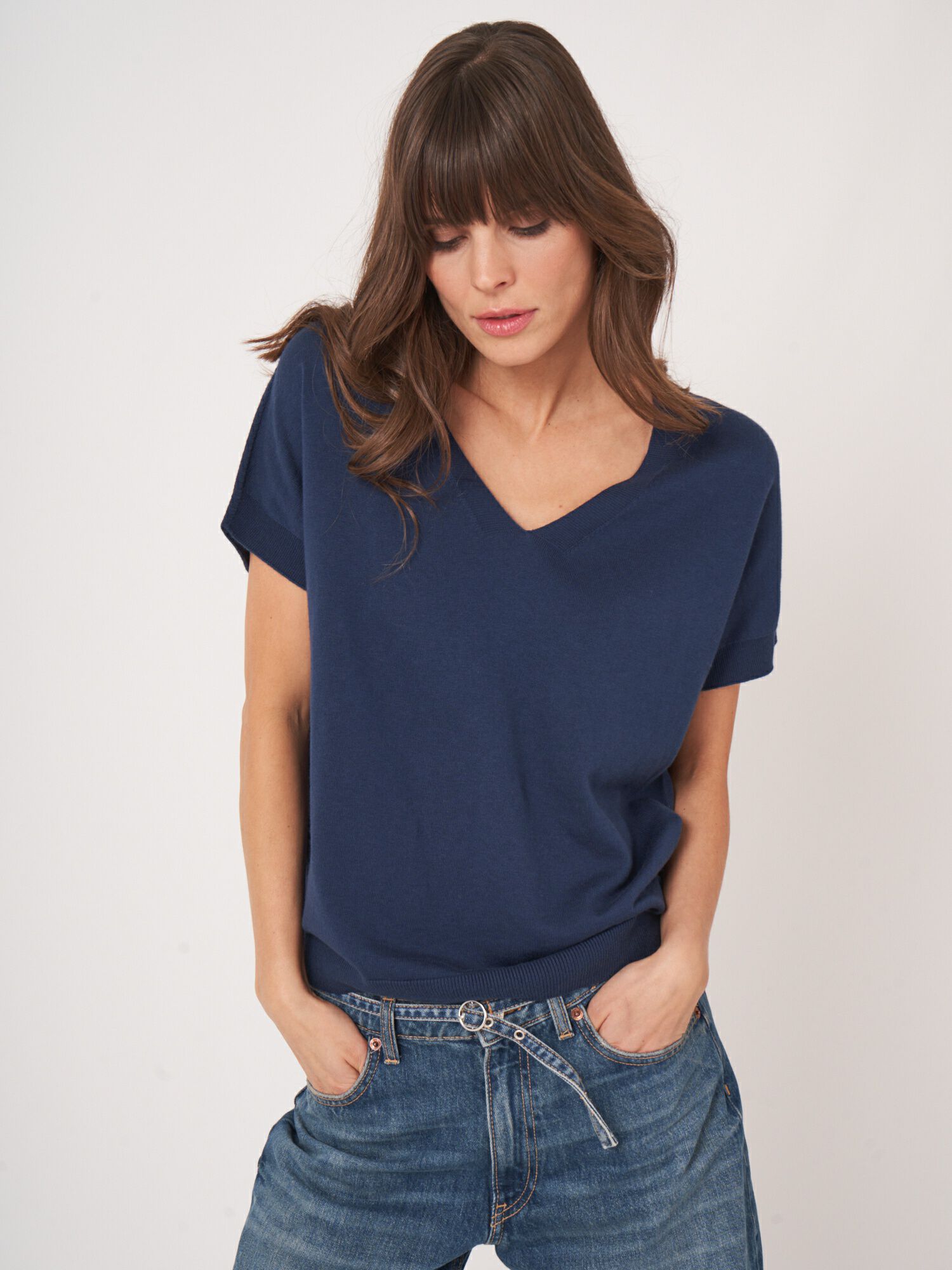 REPEAT cashmere Mouwloze fijn geribde trui van cashmere en katoen