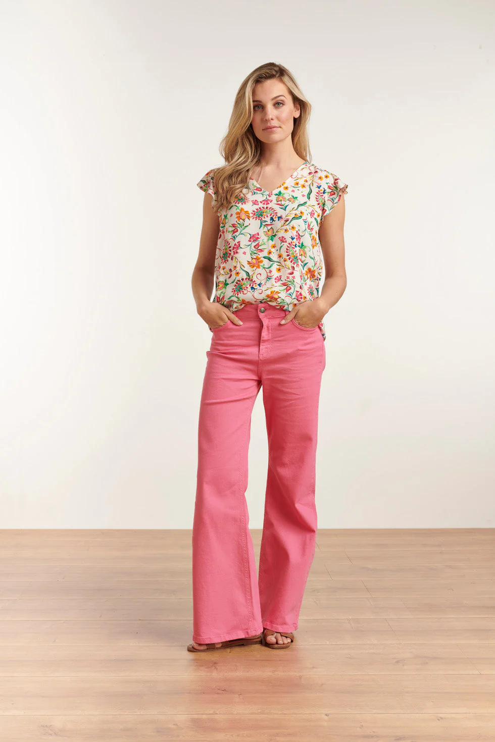 Smashed Lemon 23199 zomer top met vlindermouwenmulti e print van 100% viscose |