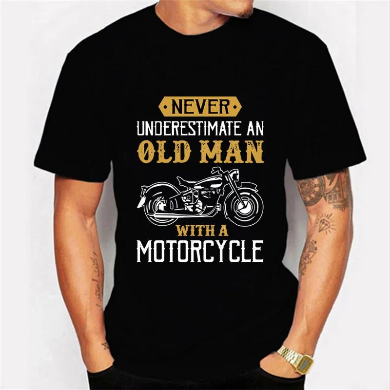 FT T Shirts Onderschat nooit een oude man met een motorfiets Grafische T-shirt Grappige T-shirt Mode Harajuku T-shirt Oversize Heren T-shirt XXXL zwart