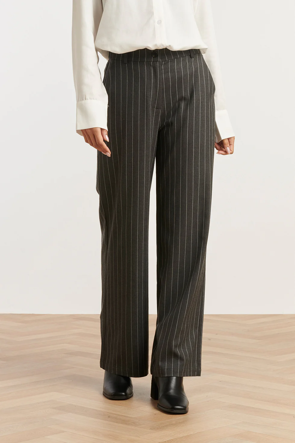 Smashed Lemon Grijs en wit pinstriped broek |