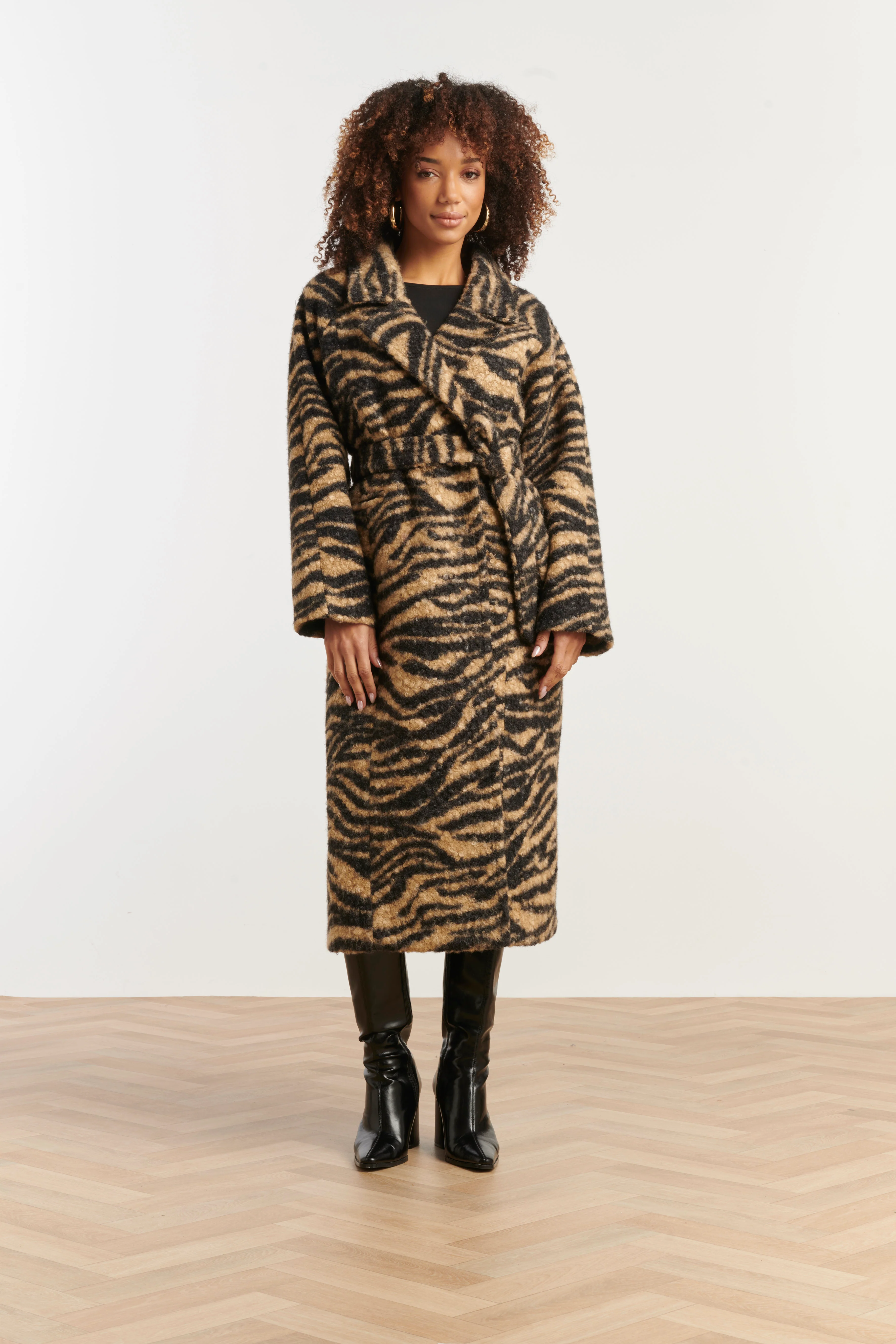Smashed Lemon Lange bouclé jas met zebraprint in camel en zwart |