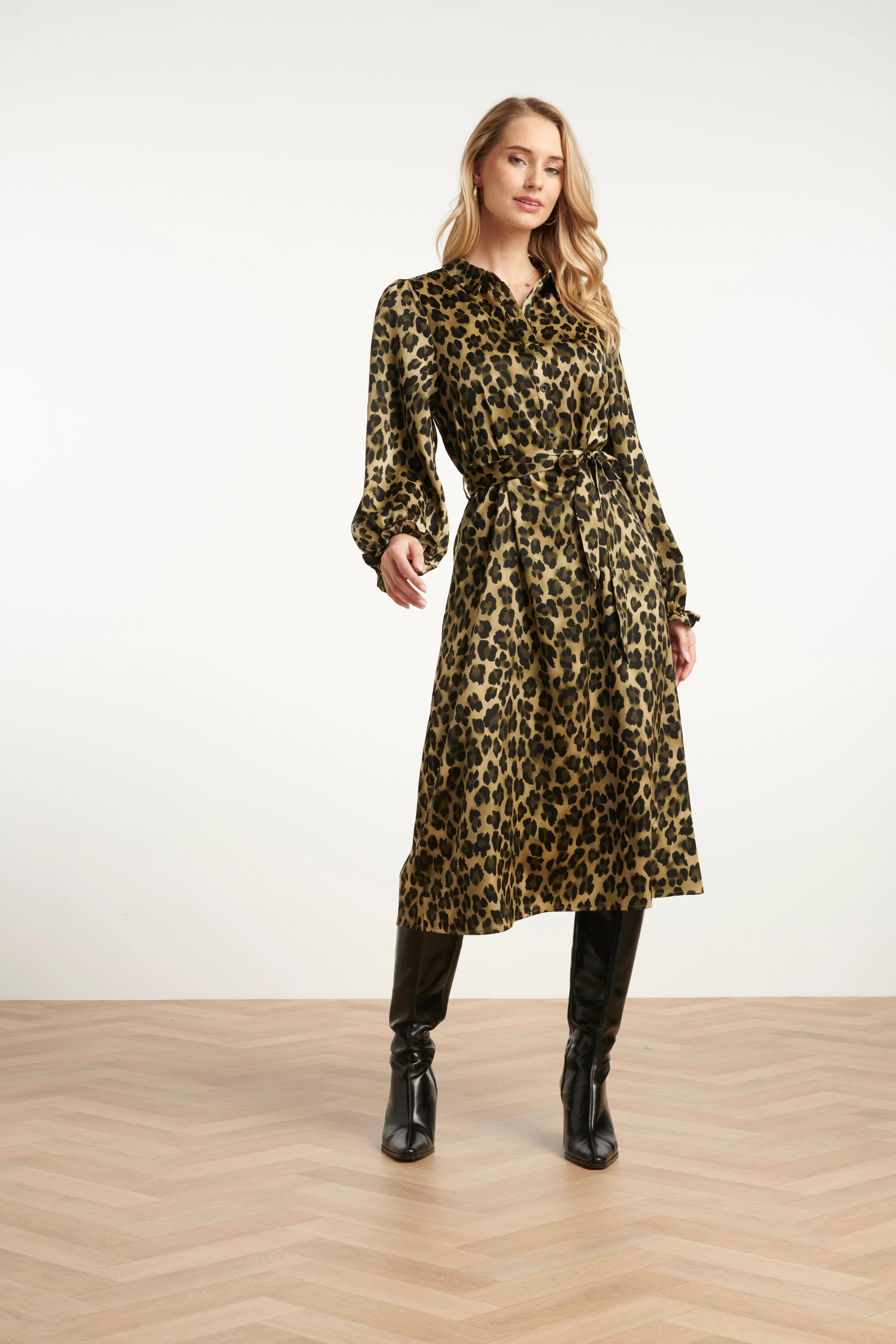 Smashed Lemon Midi shirtjurk met luipaardprint in army en zwart |