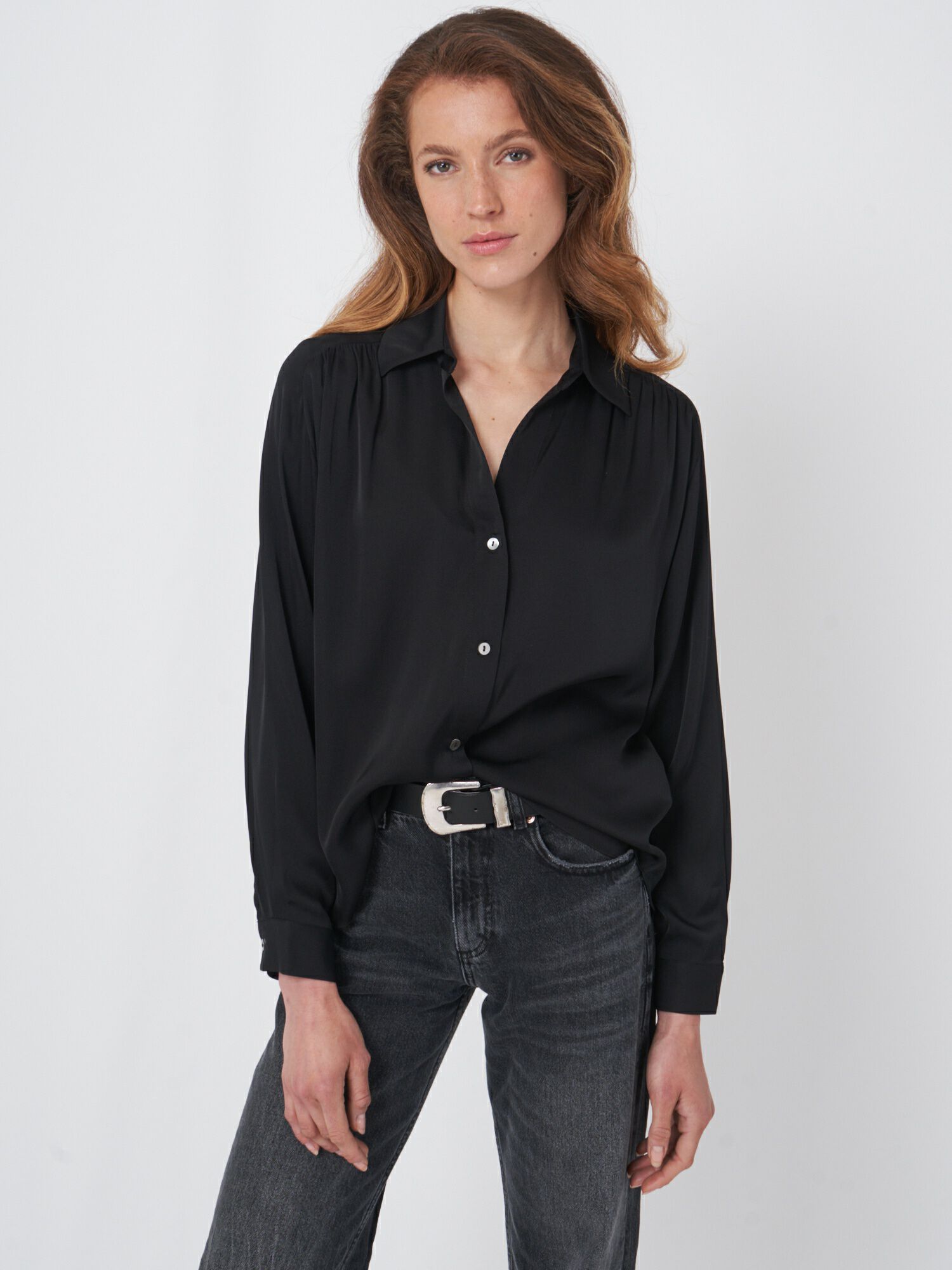 REPEAT cashmere Loose fit zijden overhemdblouse