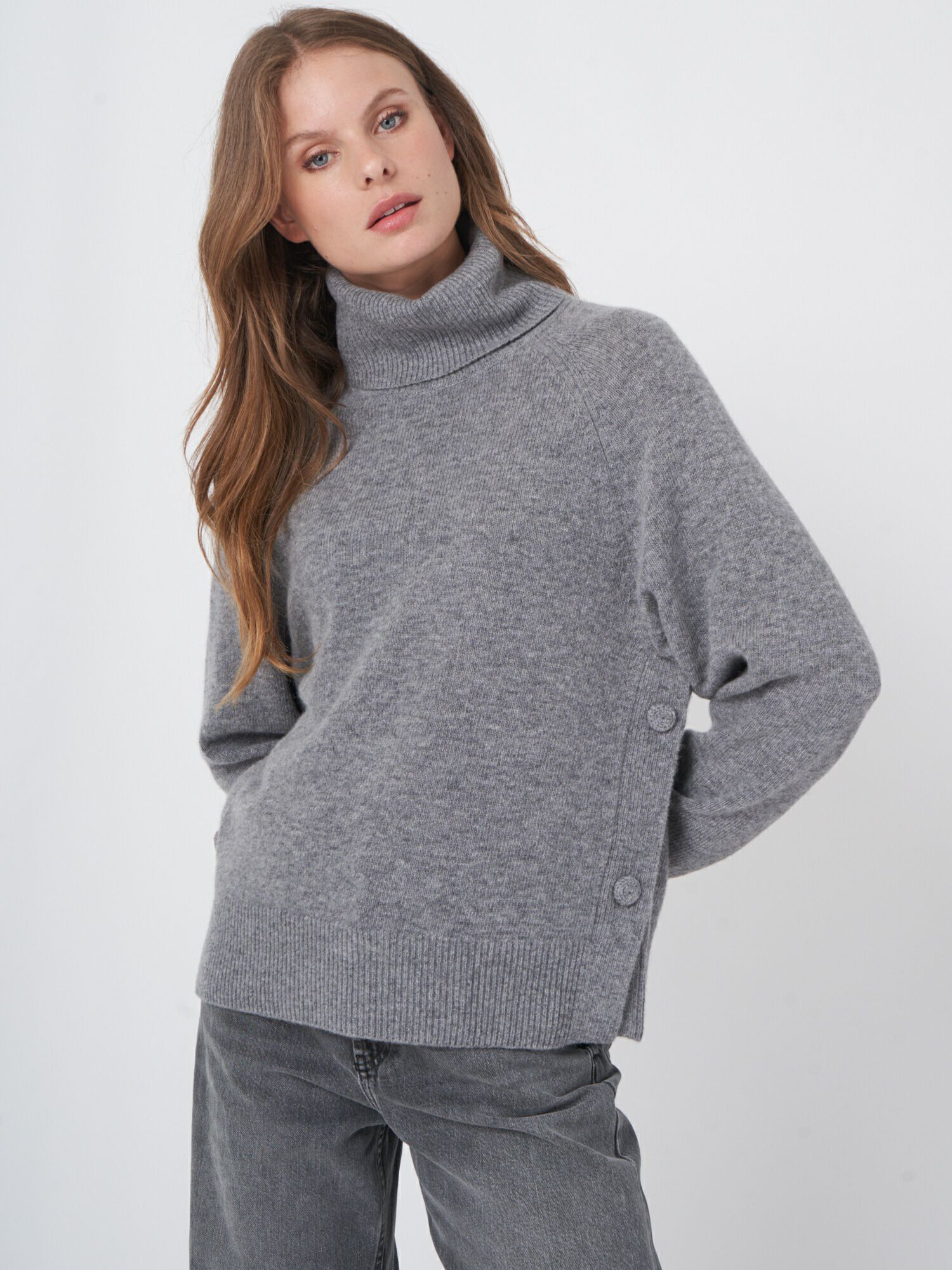 REPEAT cashmere Coltrui met knopen opzij