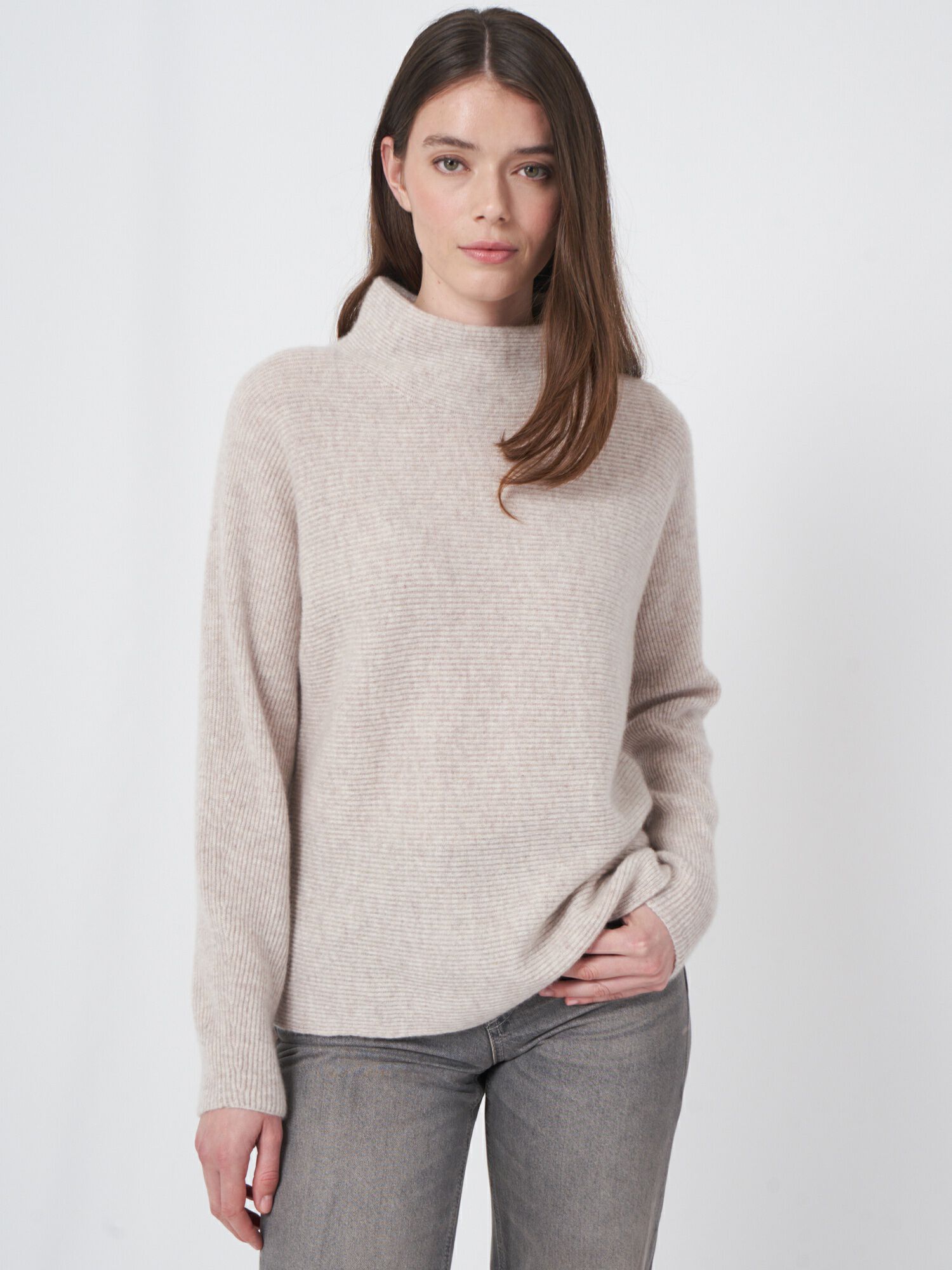 REPEAT cashmere Horizontaal ribgebreide cashmere sweater met opstaande kraag