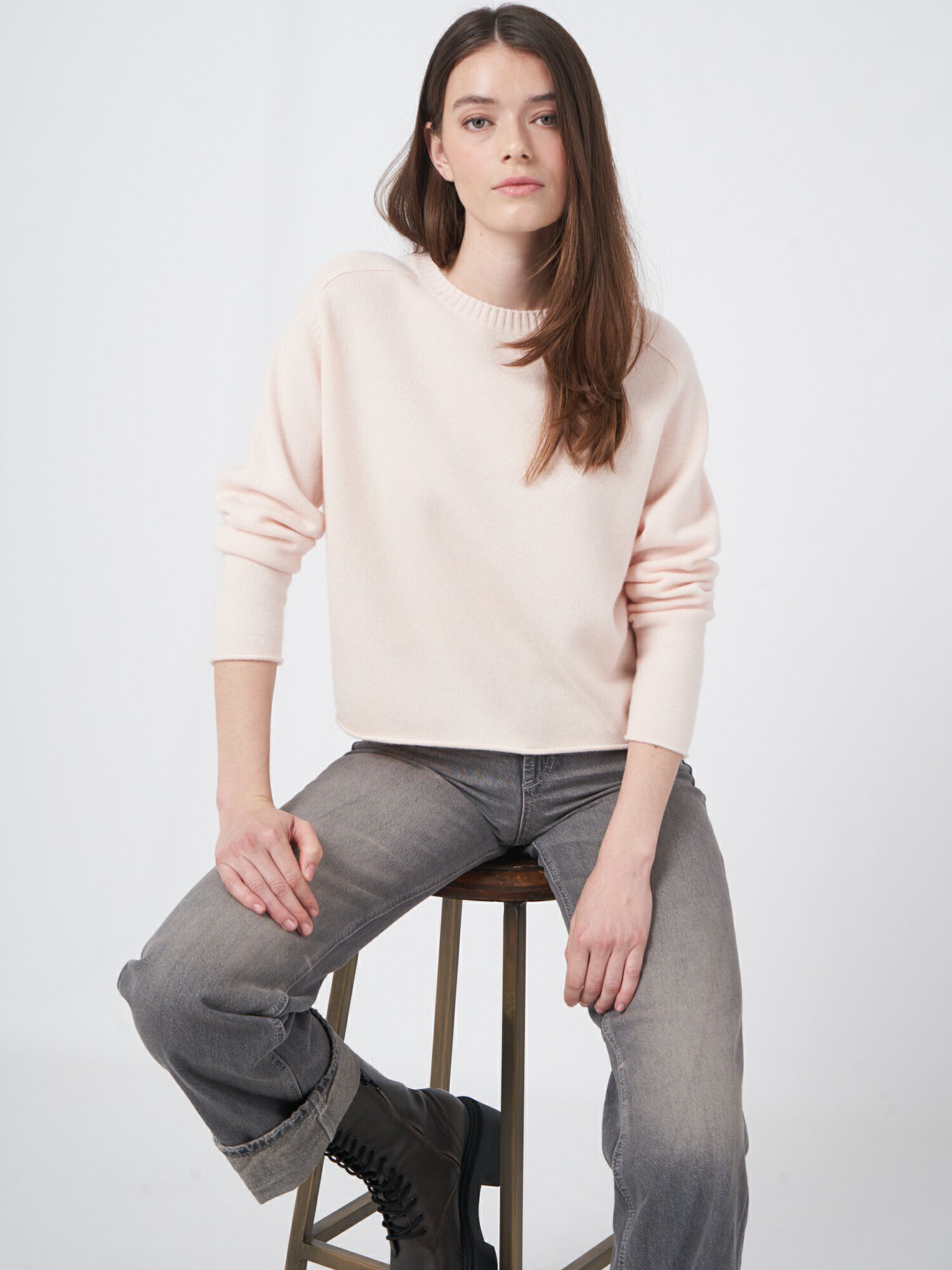 REPEAT cashmere Ruimvallende en korte cashmere sweater