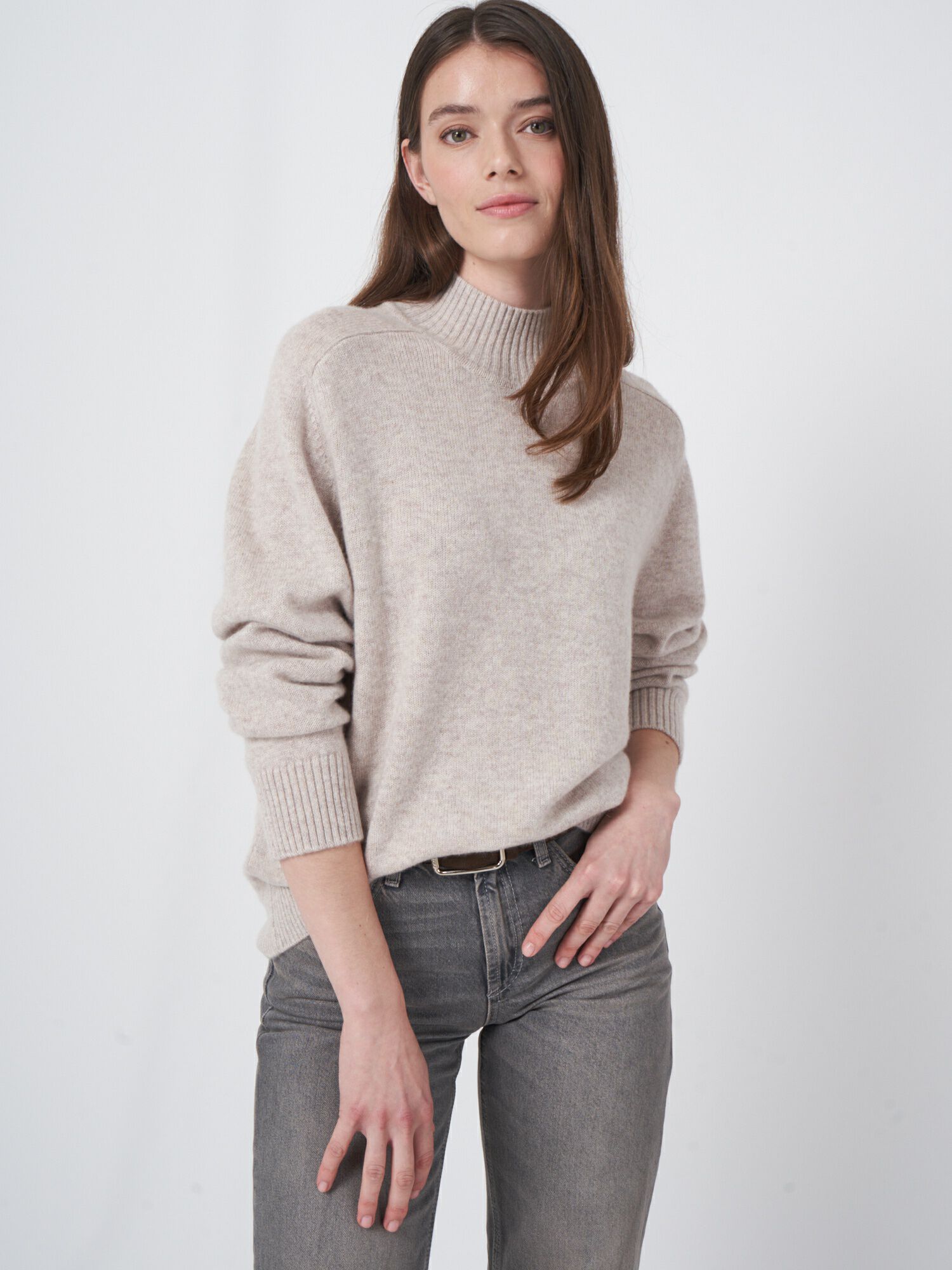 REPEAT cashmere Loose fit cashmere trui met hoge kraag