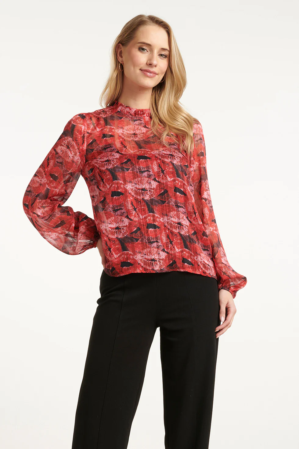 Smashed Lemon Lippenprint chiffon top in rood en zwart |