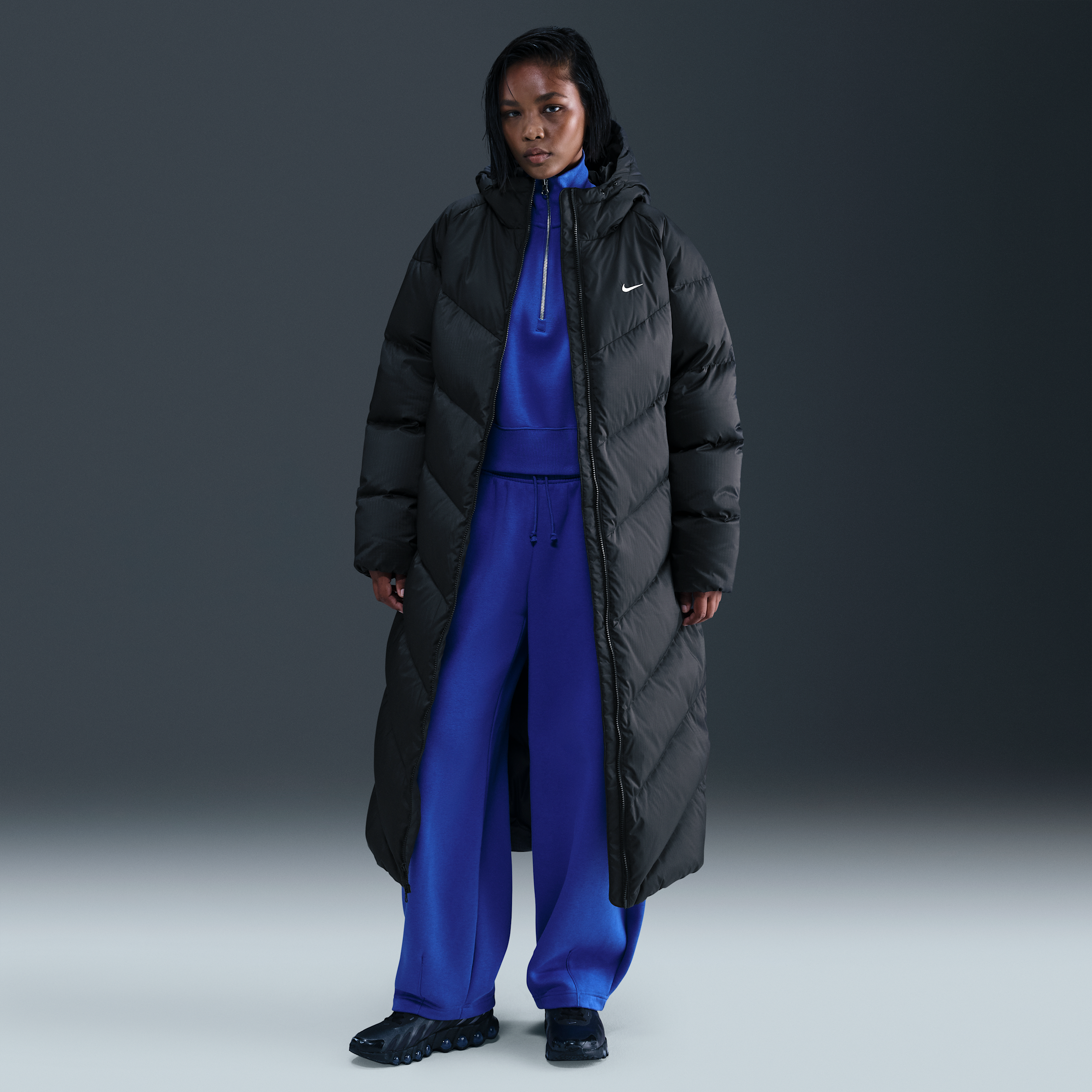Nike Sportswear Windpuffer Storm-FIT ruimvallende parka van dons met capuchon voor dames - Zwart