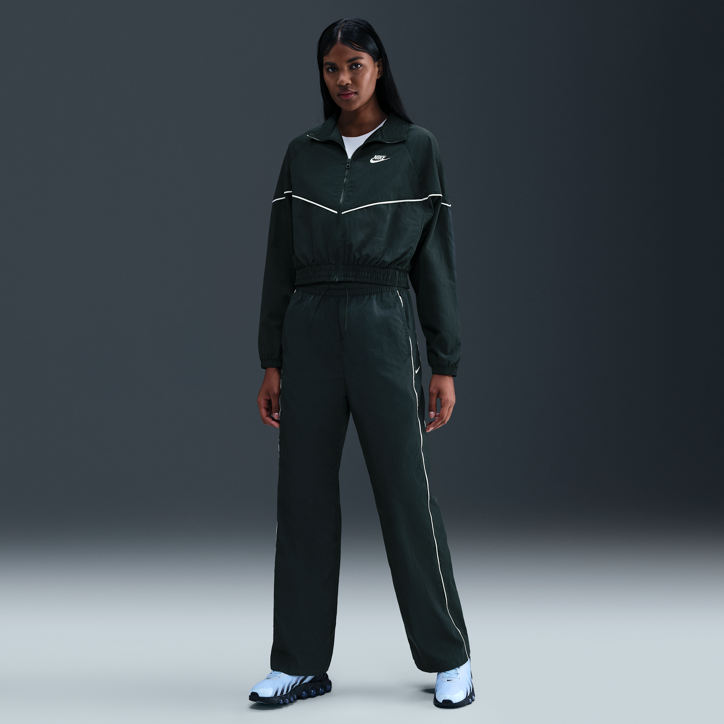 Nike Windrunner geweven damesbroek met hoge taille en open zomen - Groen