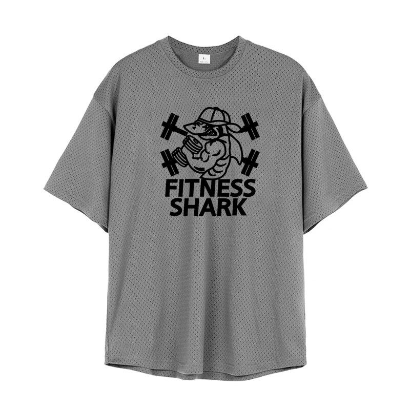 Muscleguys Zomer Outdoor Tranning Sportkleding Hol en ademend Bodybuilder T-shirt Creatieve bedrukking Sneldrogend XL grijze kleur