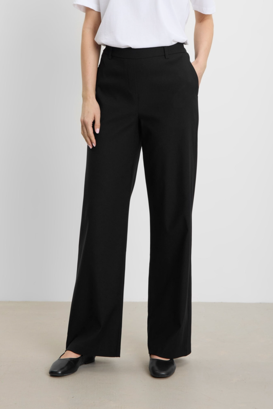 LAURIE Damen vegan Hose Alice Loose Mittellang Schwarz