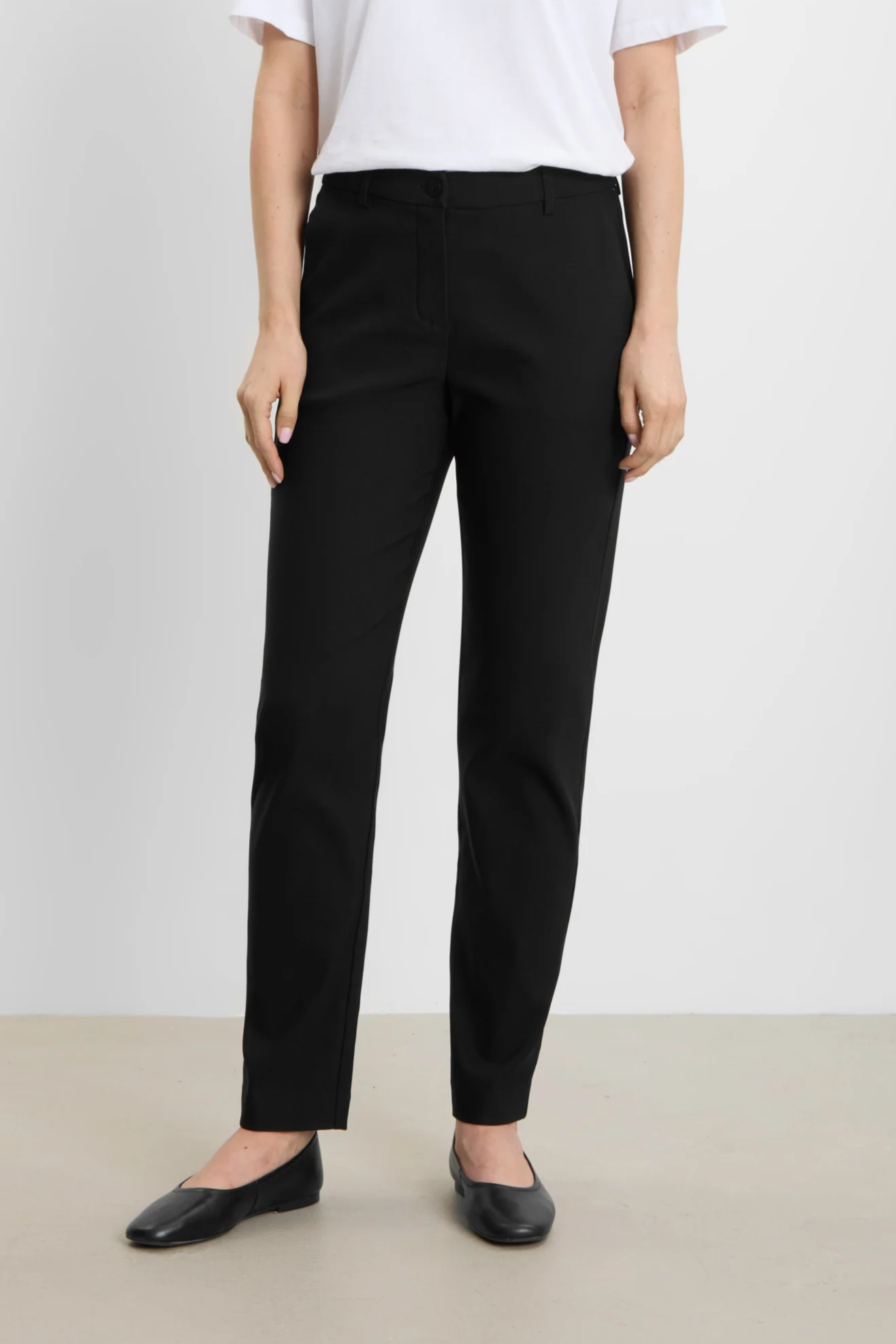 LAURIE Damen vegan Hose Julia Regular Short Length Schwarz