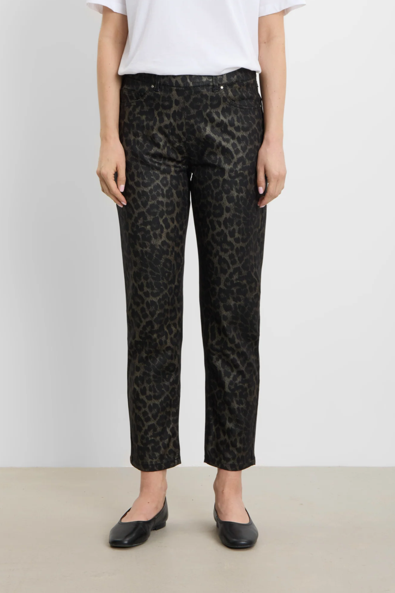 LAURIE Damen vegan Hose Hannah Regular Extra Short Braun Leo Print