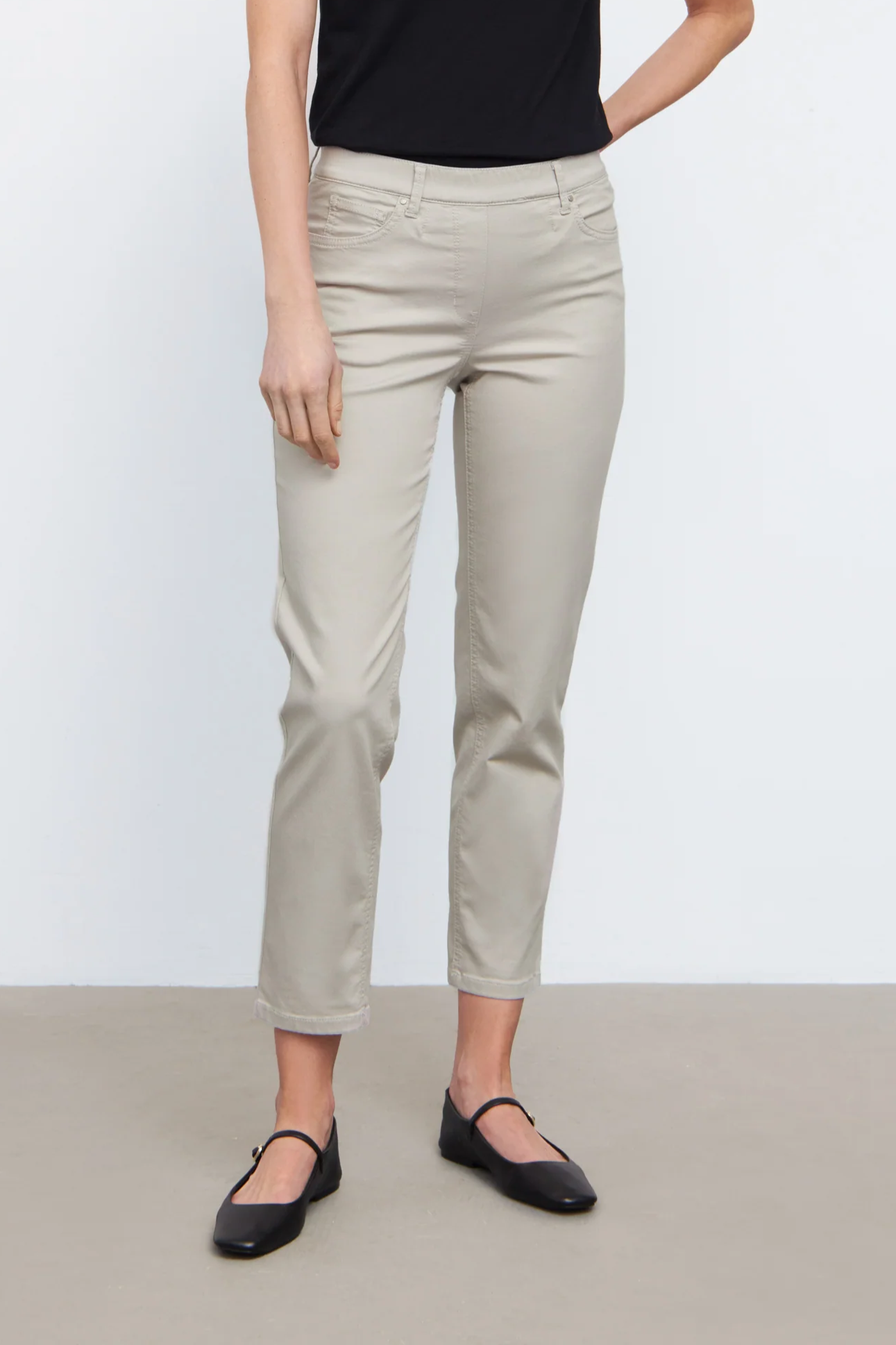 LAURIE Damen vegan Hose Hannah Regular Extra Short LÃ¤nge Grau Sand
