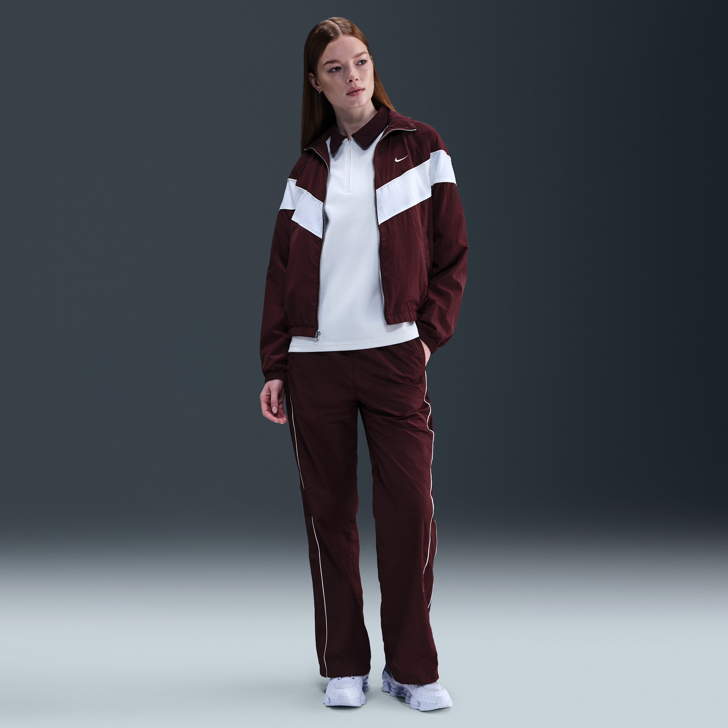 Nike Windrunner geweven damesbroek met hoge taille en open zomen - Rood