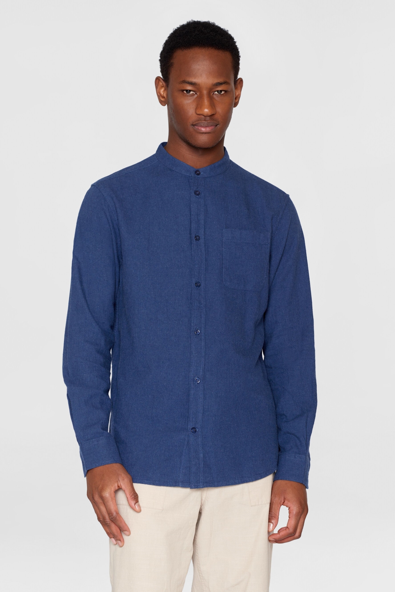 KnowledgeCotton Apparel Herren vegan Hemd Stehkragen Regular Melange Estate Blau