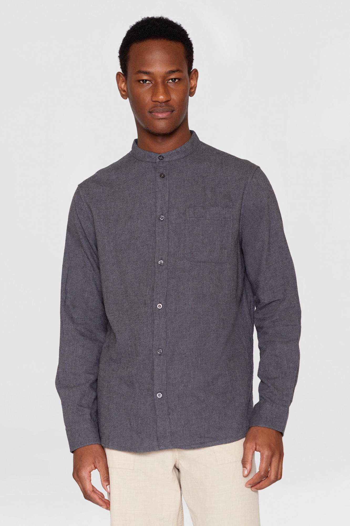 KnowledgeCotton Apparel Herren vegan Hemd Stehkragen Regular Melange Dunkelgrau