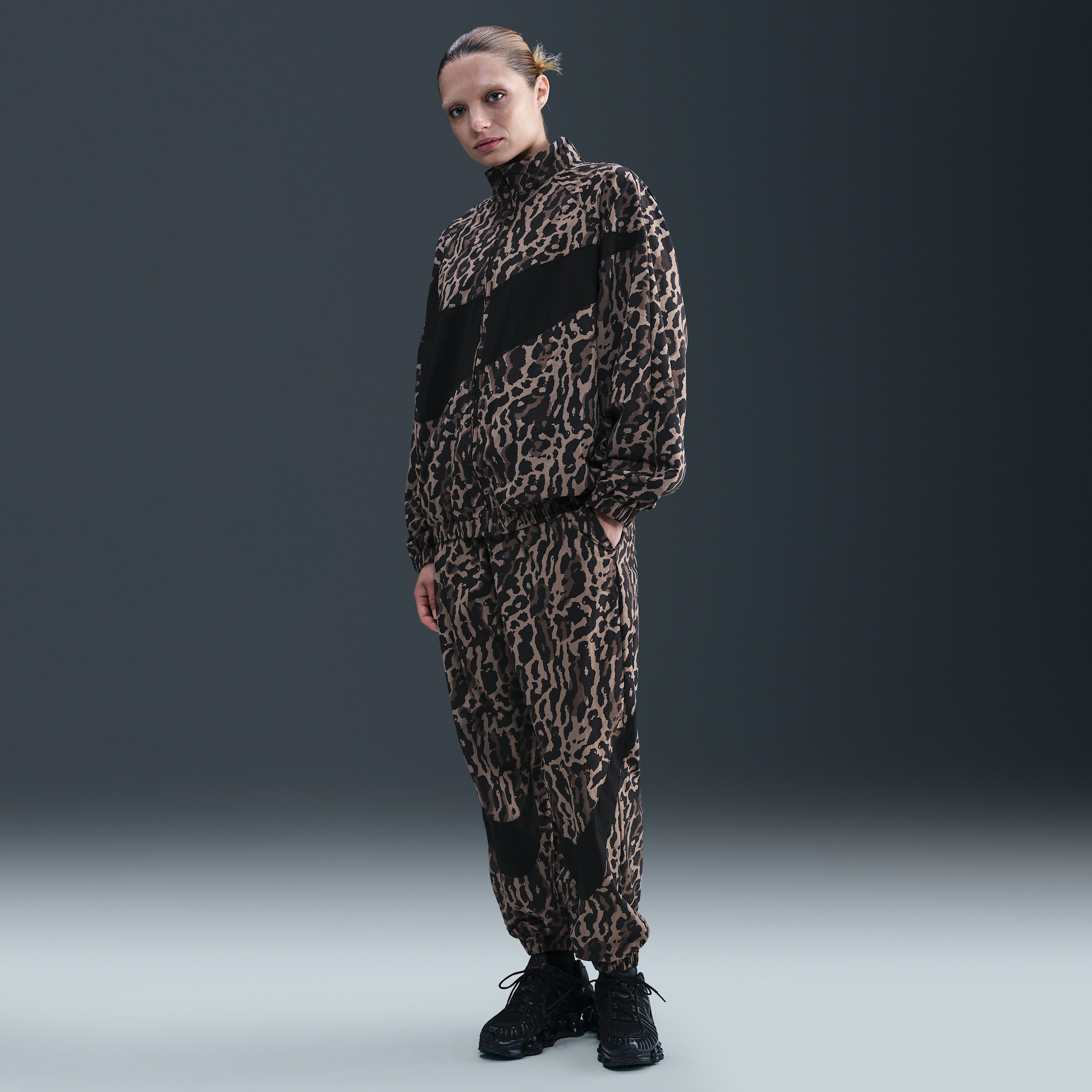 Nike Geweven broek met print voor dames - Zwart