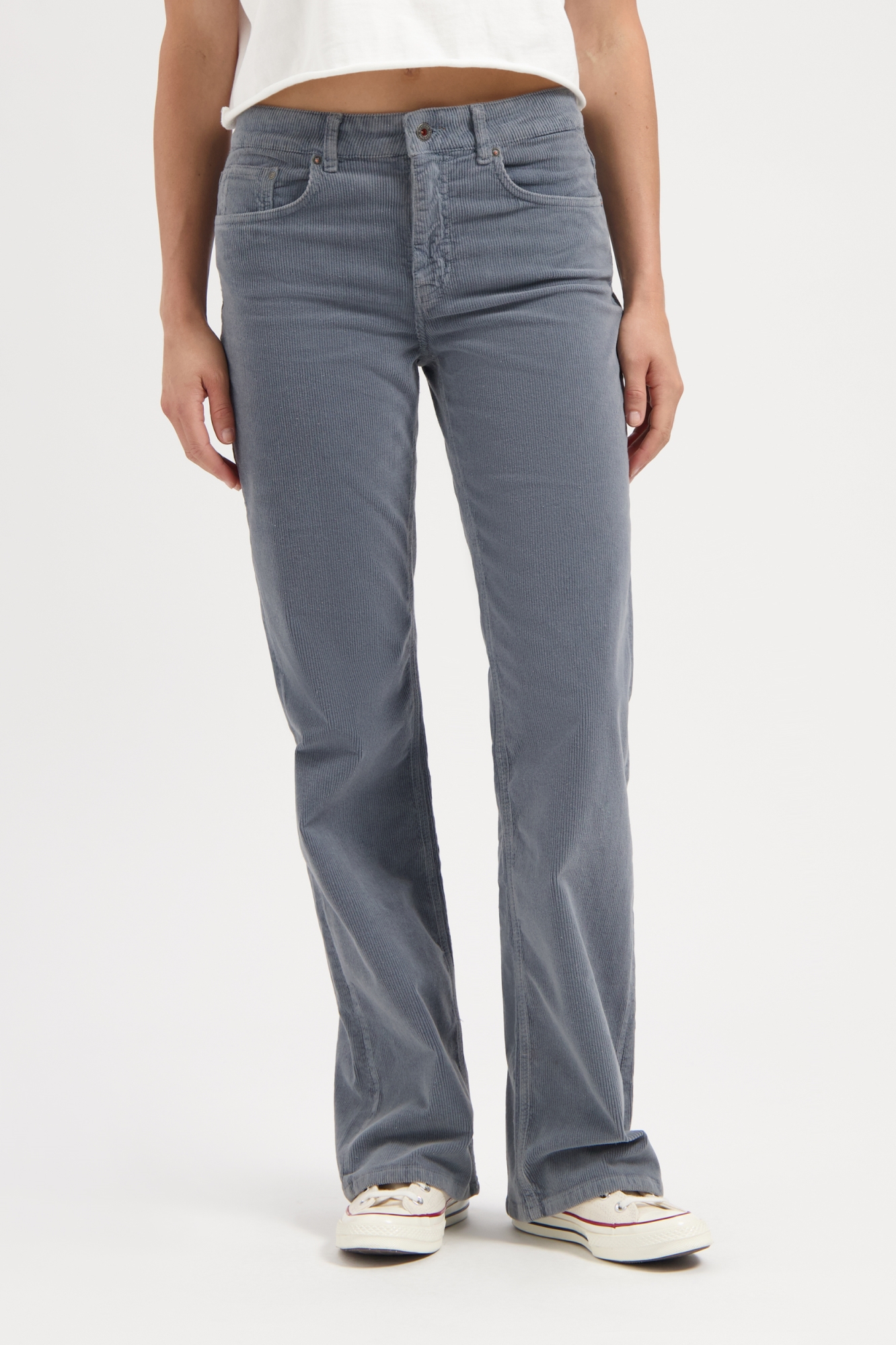 Kuyichi Damen vegan Hose Corduroy Lena Loose Cloud Blau