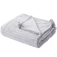 Beliani - Decke Hellgrau Polyester mit Streifenoptik und kleinen Bommeln Flauschig Kuschelig 150 x 200 cm Wohnzimmer Schlafzimmer - Grau
