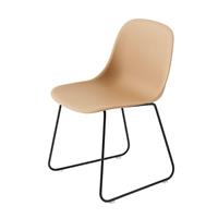 Muuto Fiber Side Chair Stoel, sledebasis Ochre Black