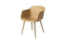 Muuto Fiber Chair Stoel, houten poten Naturel Ochre