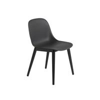 Muuto Fiber Side Chair Stoel, houten poten Zwart