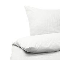 beliani Bettwäsche Set Weiß Streifen Baumwolle 3-teilig Überlänge für Doppelbett 200x220 cm 2 Kopfkissenbezüge und Deckenbezug mit Knopfverschluss - Weiß