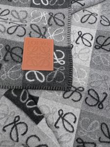 LOEWE monogram-jacquard wool blanket (200cm x 140cm) - Zwart