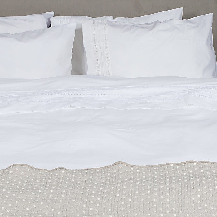 Town & Country Maryville Dekbedovertrek met Broderie Off-white-2-persoons (200 x 200/220 cm)