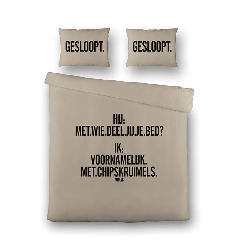 RUMAG Dekbedovertrek  Met Wie Deel Jij Je Bed Tekst 140x200 Cm  - 