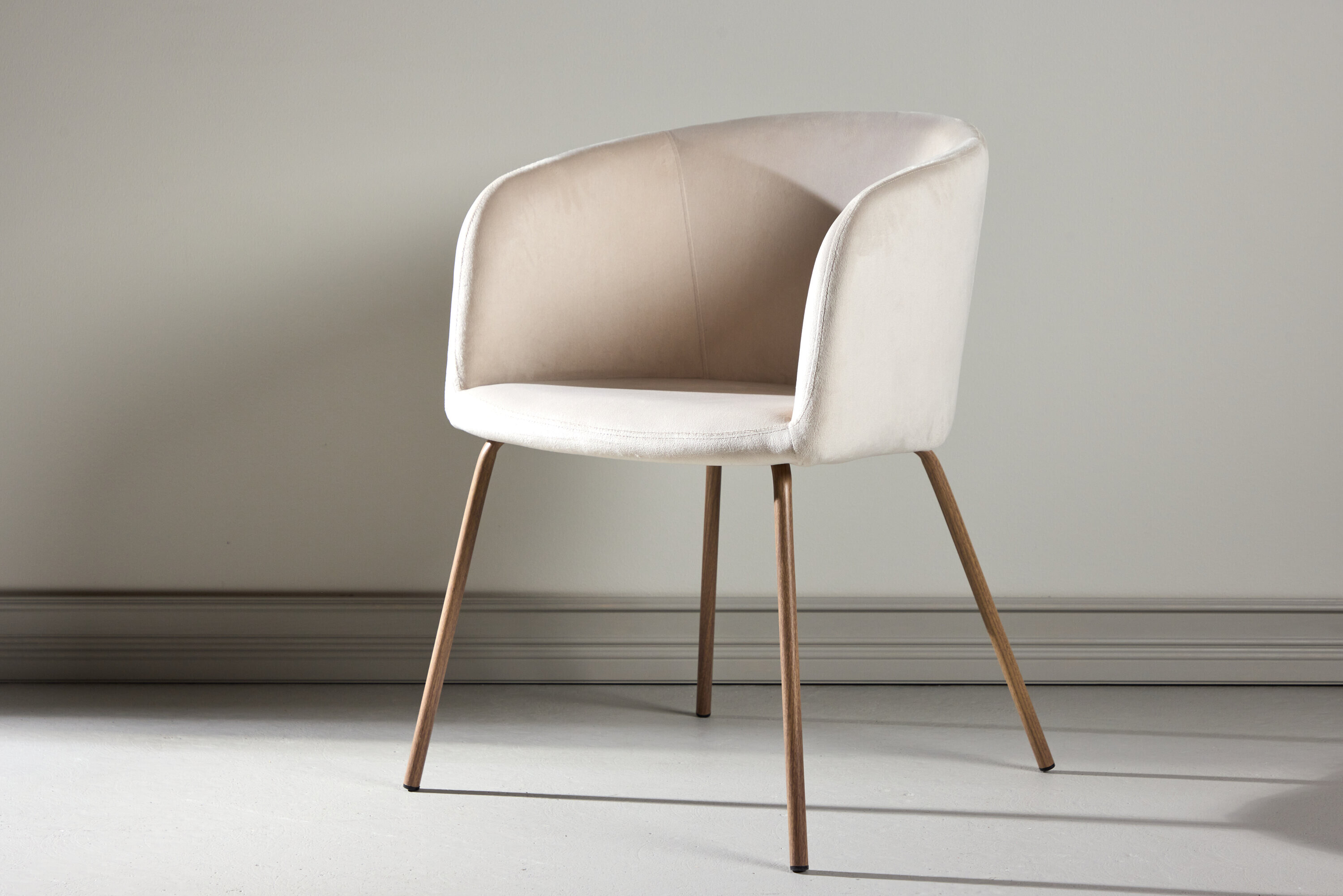 Nohr Eetkamerstoel Karna Velvet - Crème/Walnoot