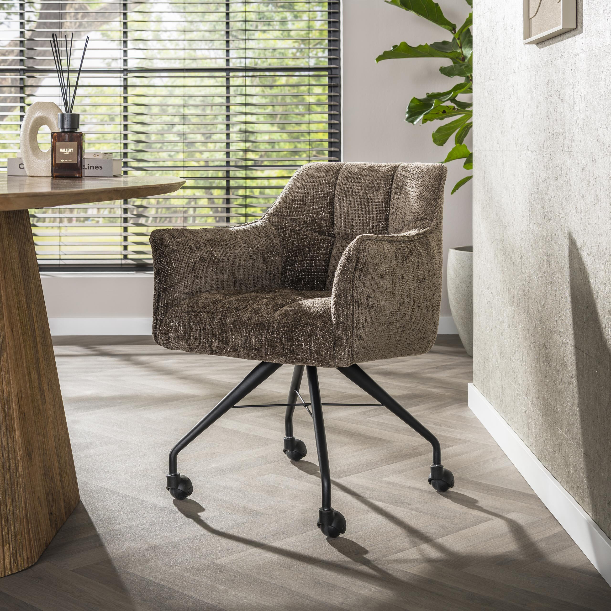 LifestyleFurn Draaibare Eetkamerstoel op wielen Thandie Chenille - Taupe