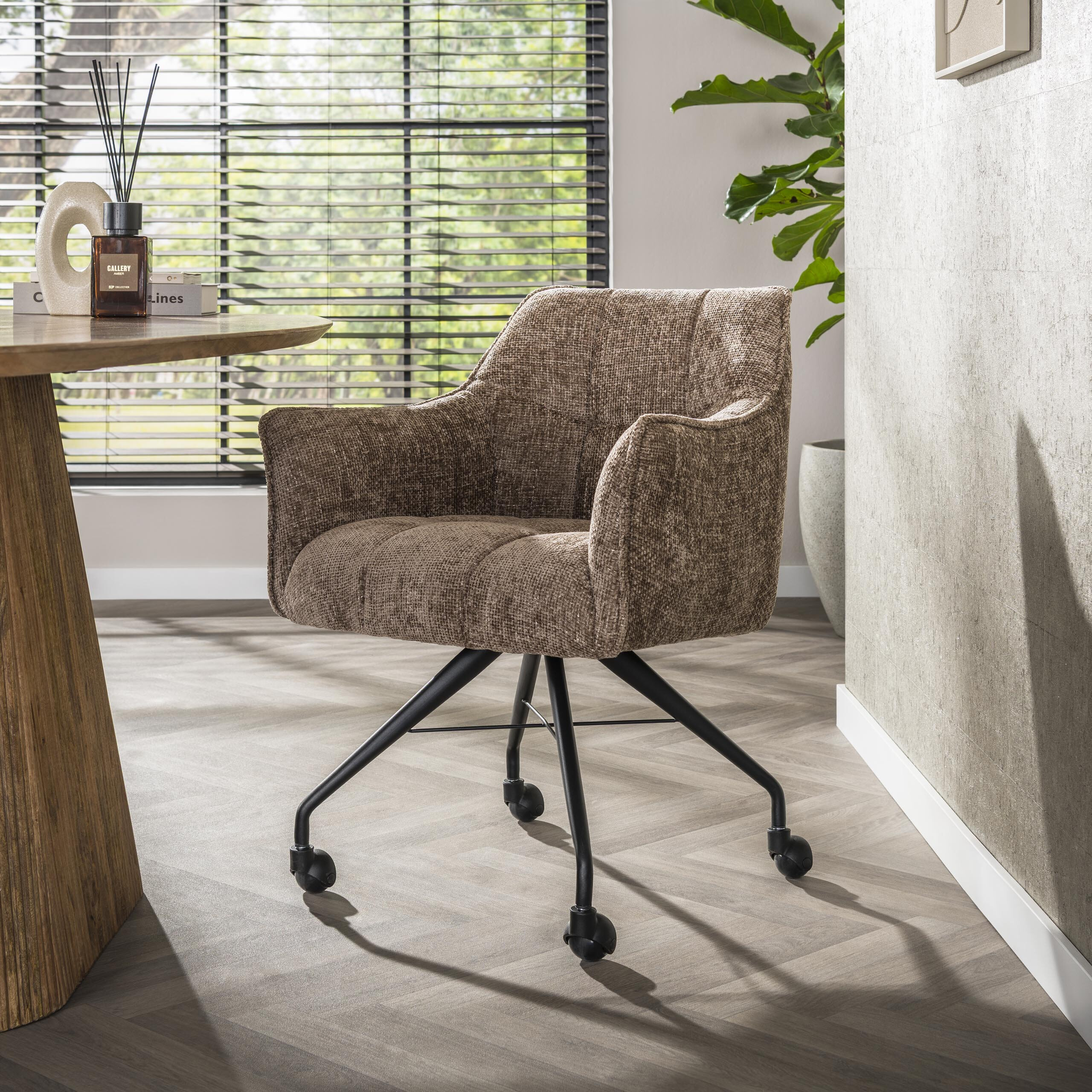 LifestyleFurn Draaibare Eetkamerstoel op wielen Thandie Chenille - Champagne