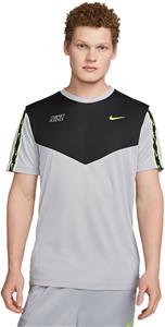NIKE Sportswear Repeat T-Shirt Herren 012 - wolf grey/black/volt