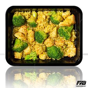 Fuelyourbody Kant en klare maaltijden - Halal - Kip - Zilvervliesrijst   Gebakken kipfilet blokjes   Broccoli (Bombay Curry sauce)   BULK - 