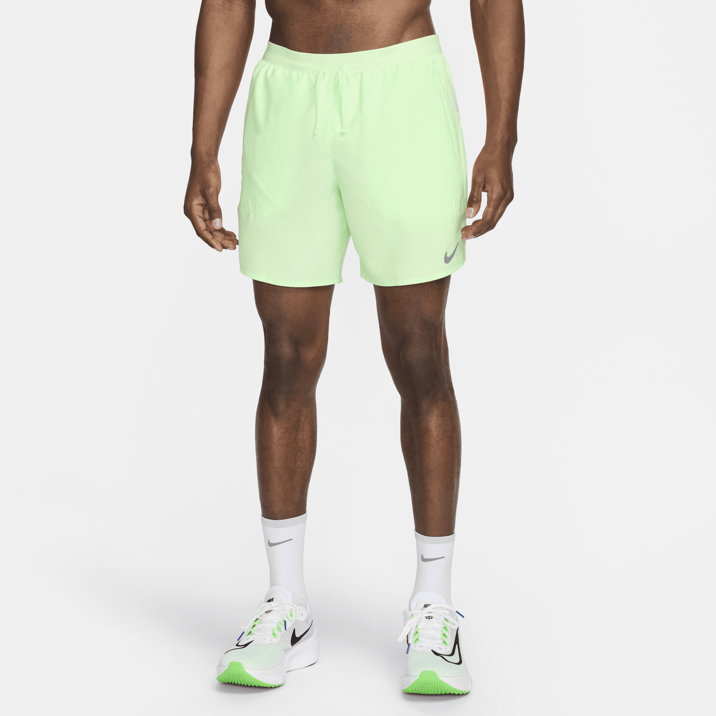 Nike Stride Dri-FIT hardloopshorts met binnenbroek voor heren (18 cm) - Groen
